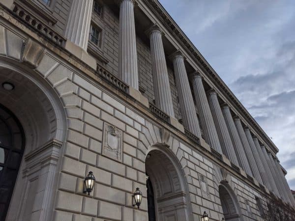 IRS Warns Crypto Investors: Fraudsters Impersonating Tax Agency to Steal Digital Assets and Personal Data
